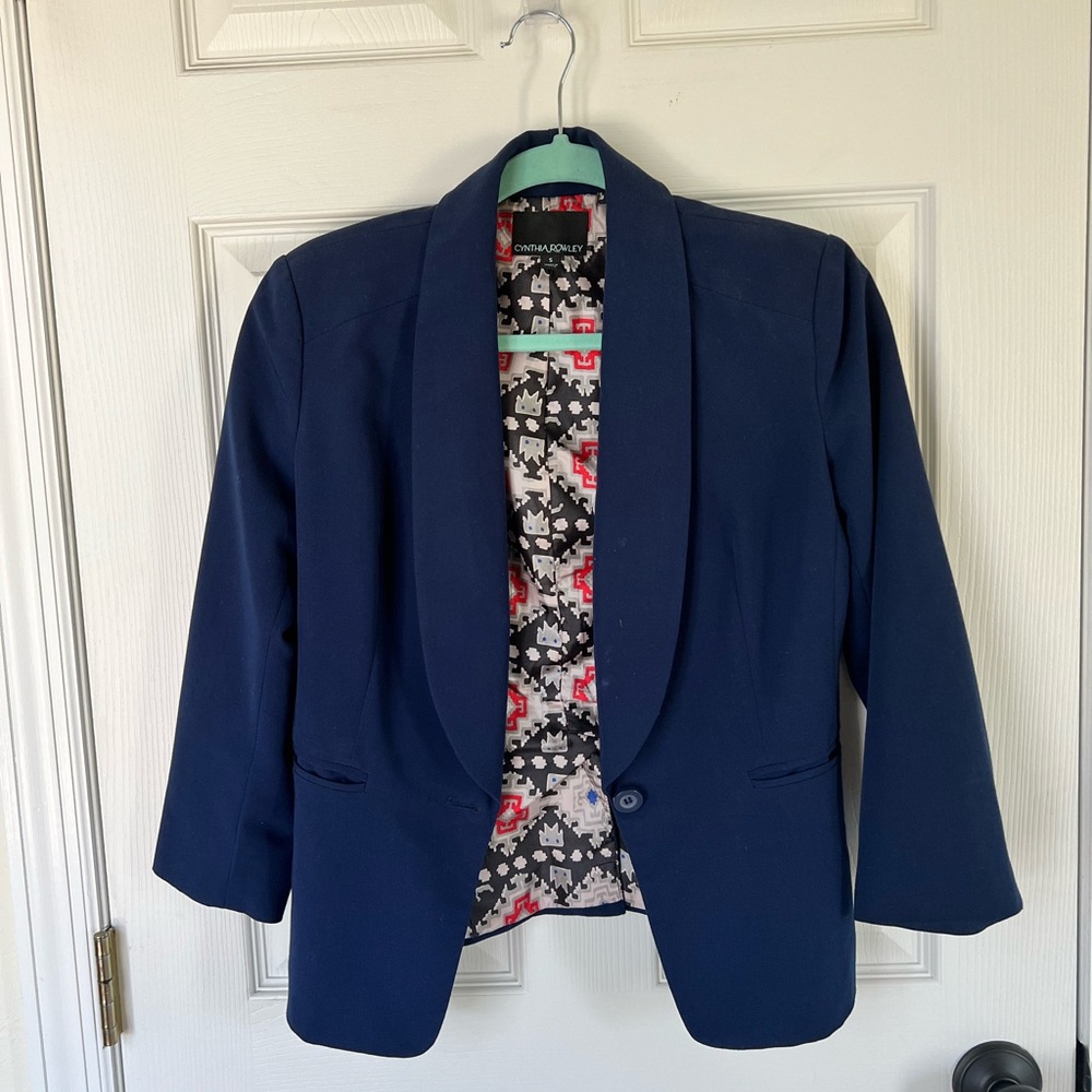 Cropped sleeve suit jacket